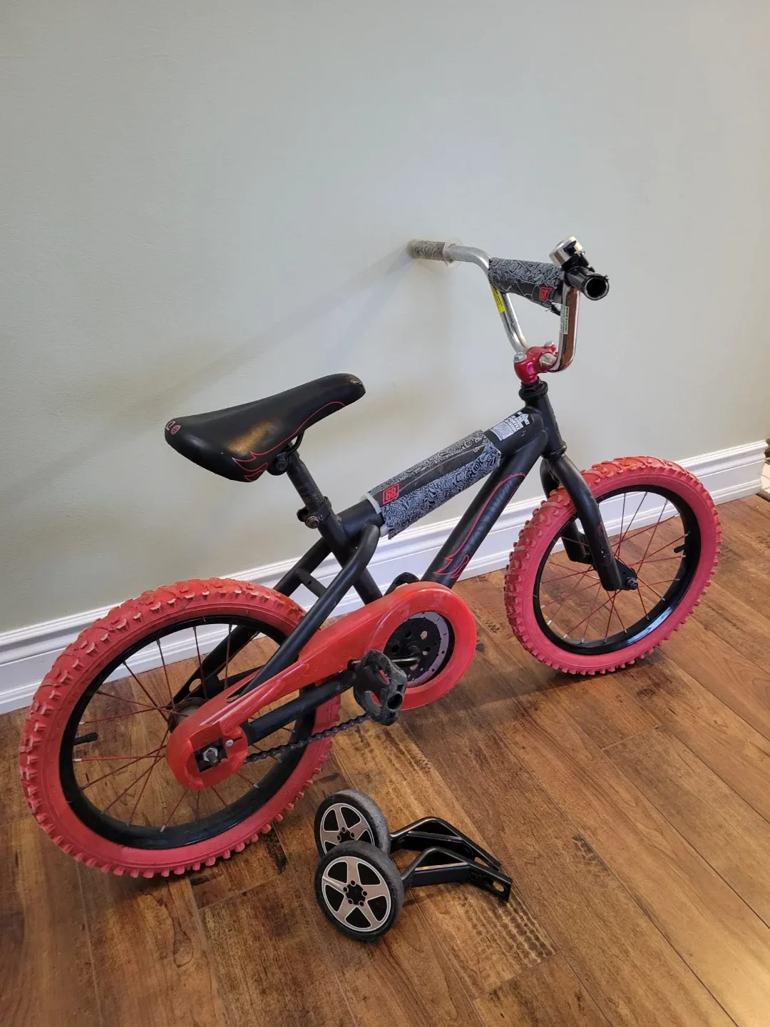 Kids' 16-inch Bike - Black and Red
