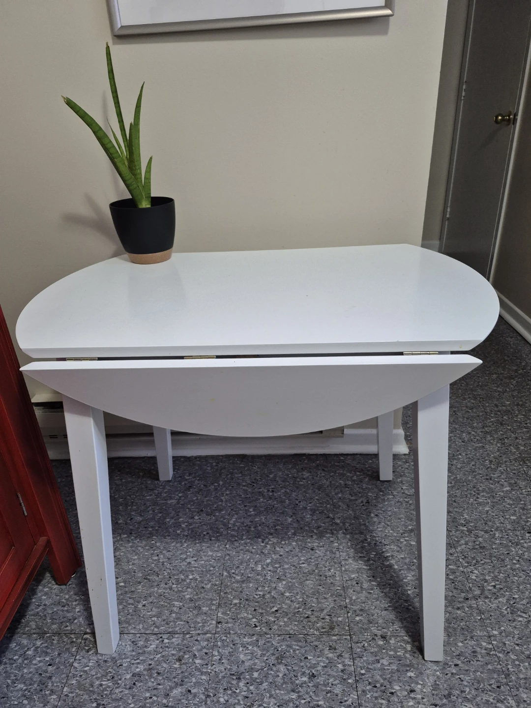 White Round Extendable Dining Table