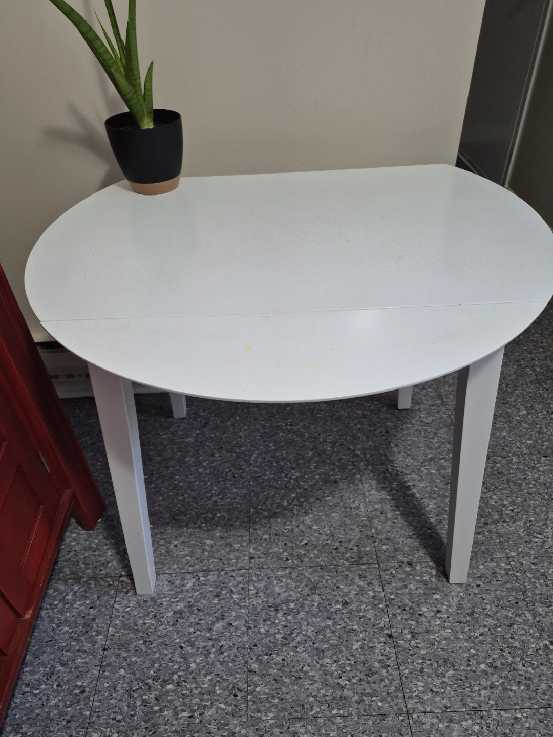 White Round Extendable Dining Table - photo 2