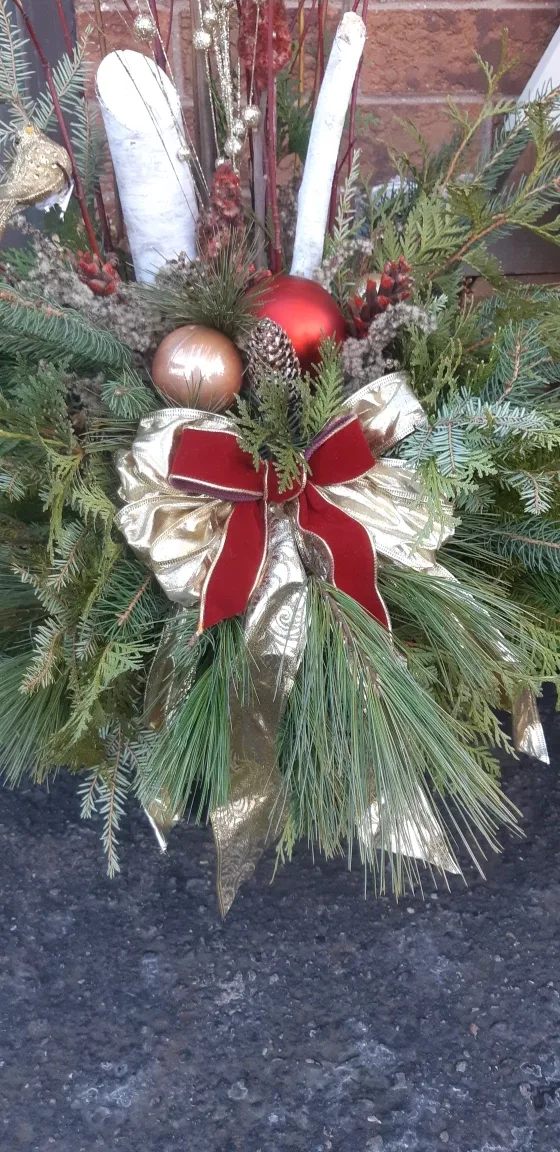 Outdoor Christmas Planter image indicator(3)