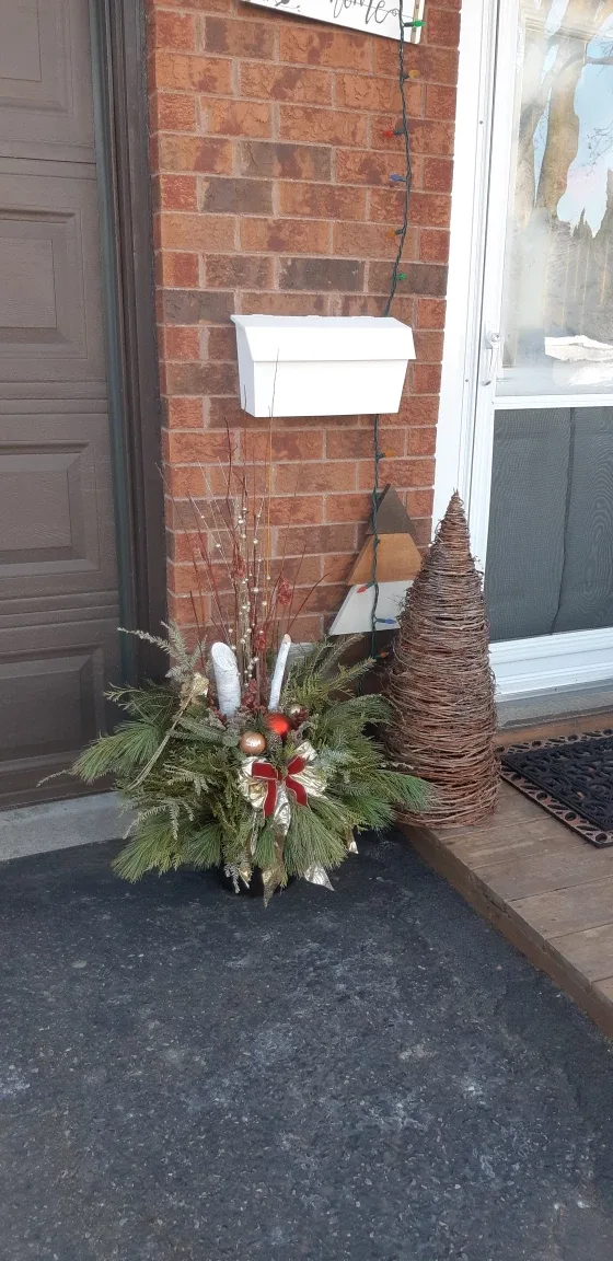 Outdoor Christmas Planter image indicator(9)