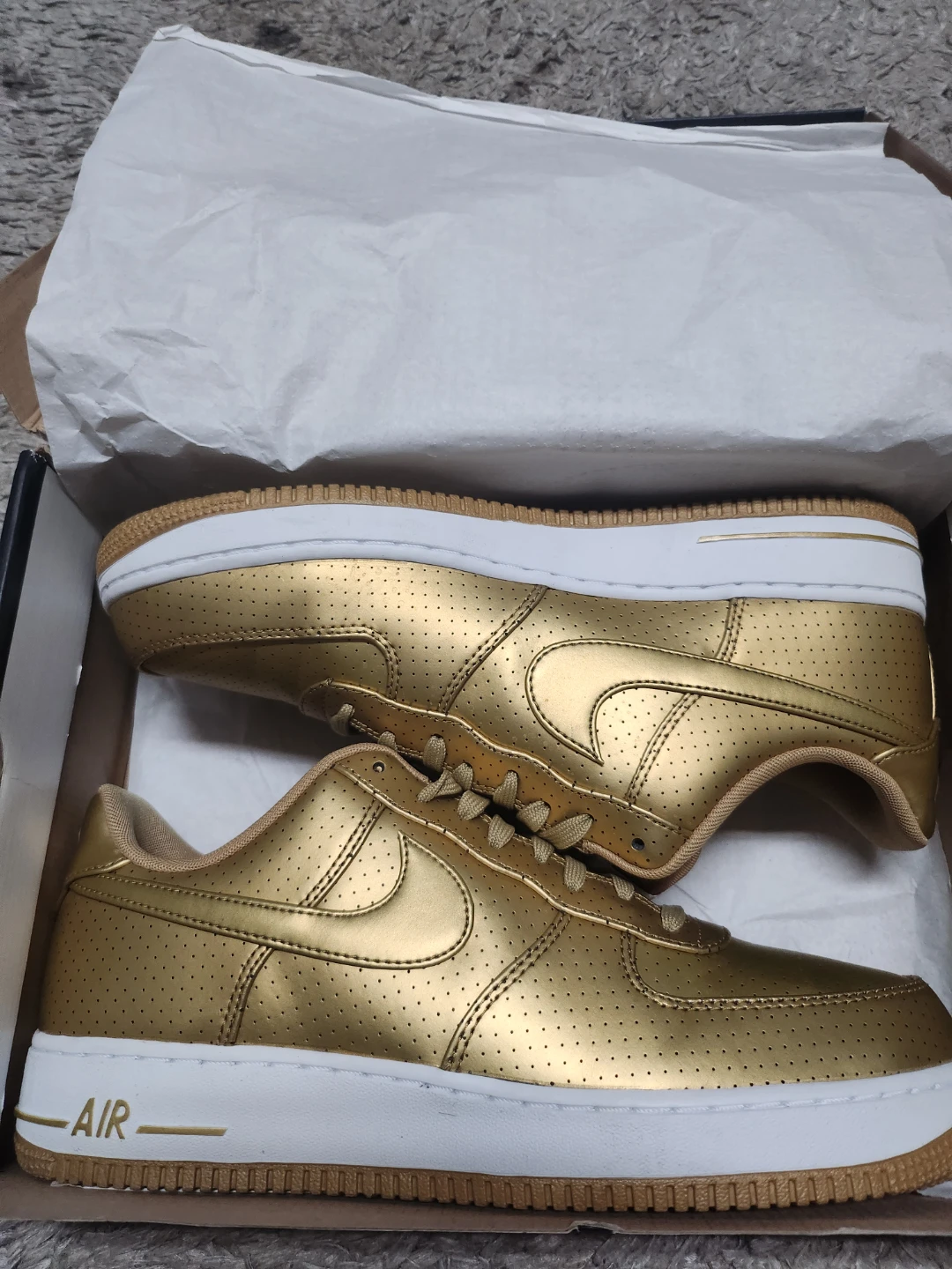 Nike Air Force 1 '07 Metallic Gold