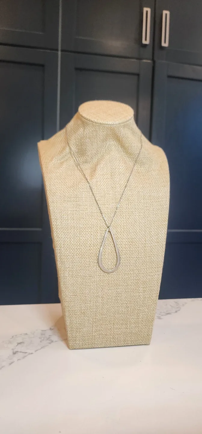 Silver Teardrop Pendant Necklace