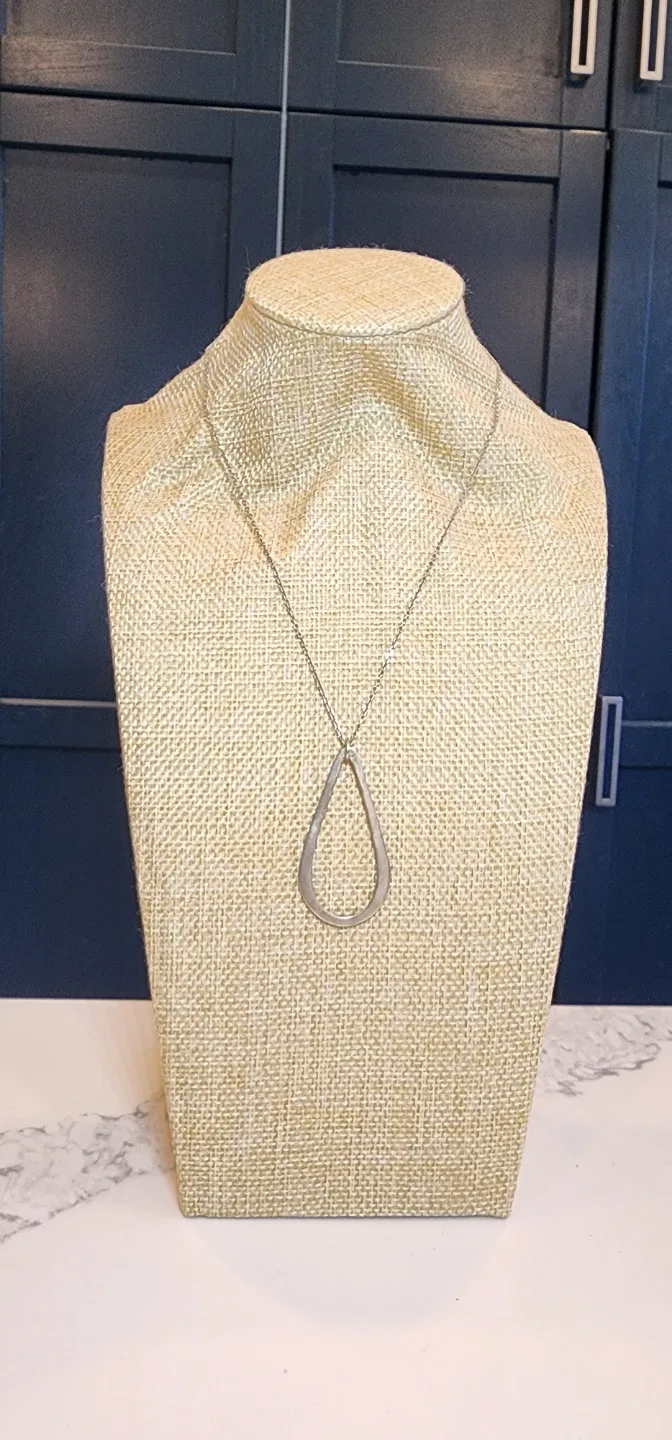 Silver Teardrop Pendant Necklace image indicator(2)