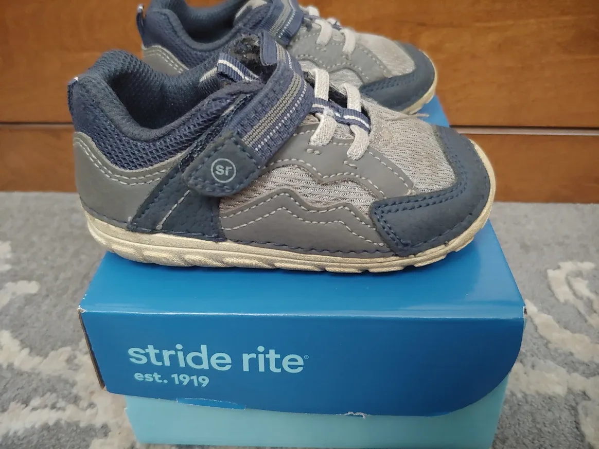 Stride Rite Kids' Shoes - Size 5.5 extra wide #Cleanout image indicator(2)