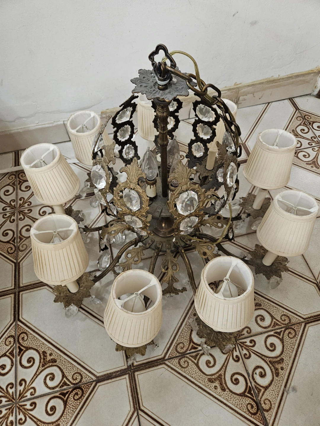 Beautiful vintage 12 light crystal and brass chandelier - photo 2