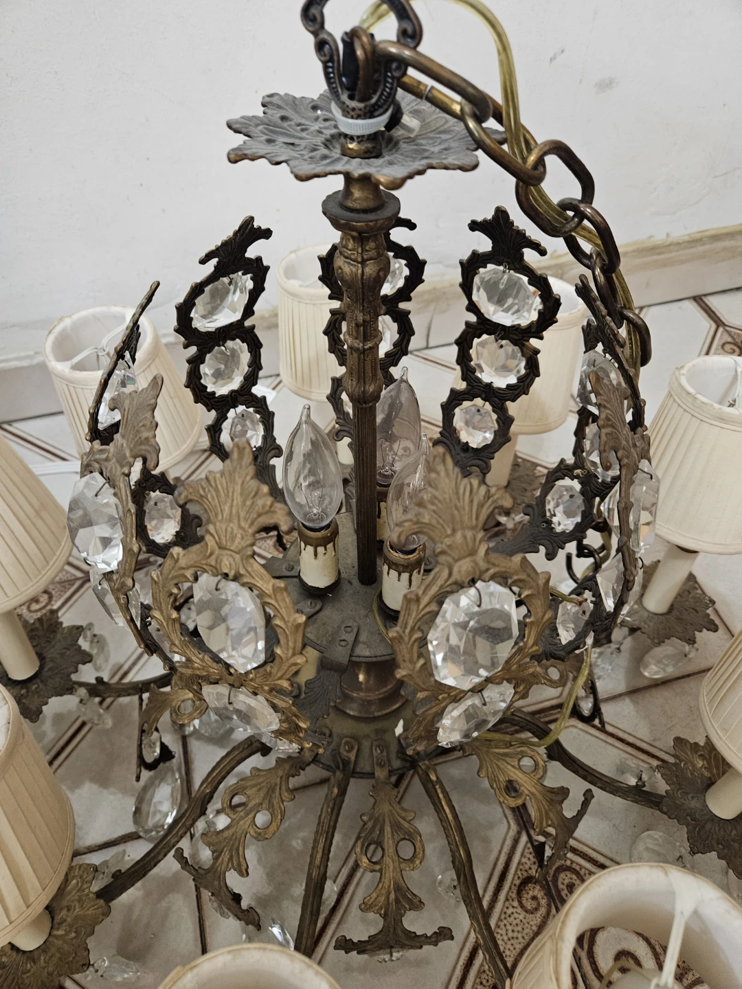 Beautiful vintage 12 light crystal and brass chandelier - photo 3