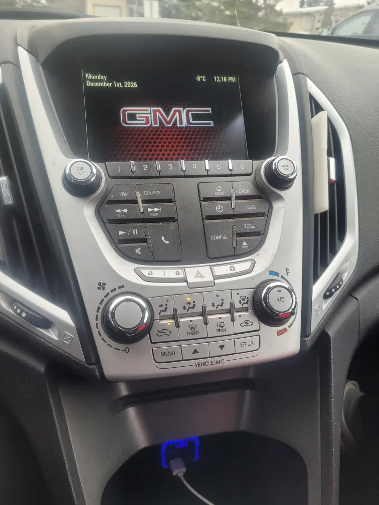 Silver GMC Terrain SUV image indicator(7)