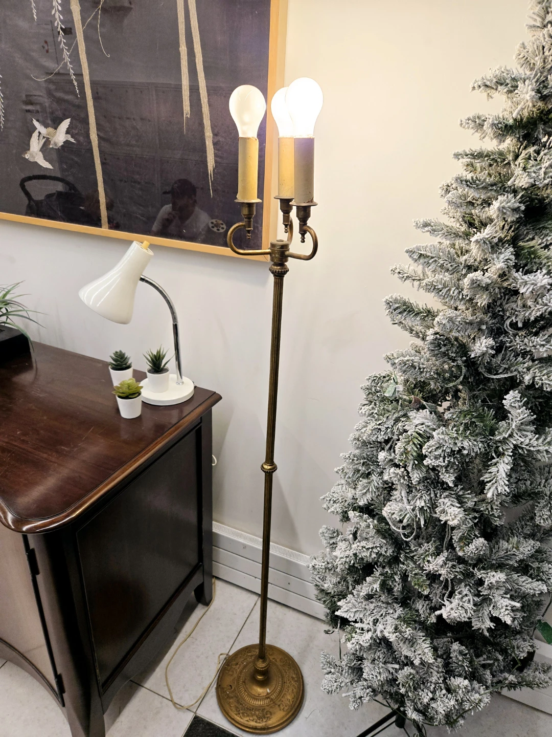 Antique Solid Brass Floor Lamp With 3 Bulbs (Delivery Available) - photo 2