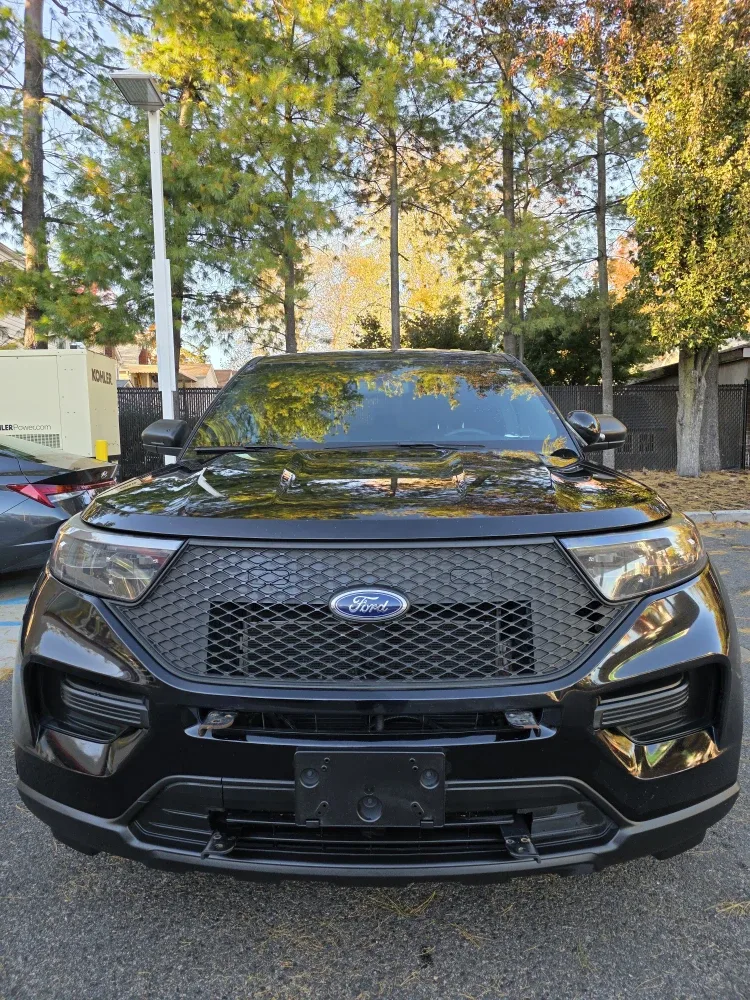 2020Ford Explorer Black SUV