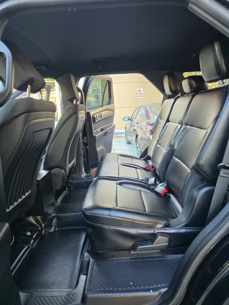 2020Ford Explorer Black SUV image indicator(10)