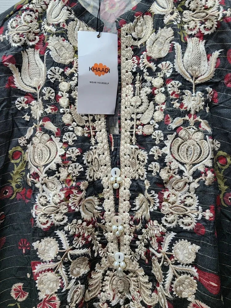 New Khaadi embroidered 3-Piece lawn Suit - Size 10 image indicator(3)