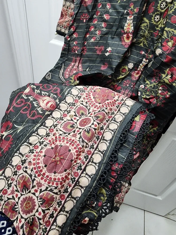 New Khaadi embroidered 3-Piece lawn Suit - Size 10 image indicator(5)