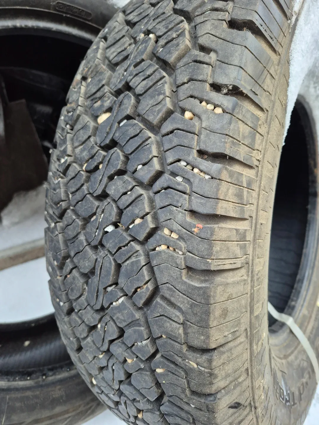 BFGoodrich LT265/75R16 one Tire image indicator(2)