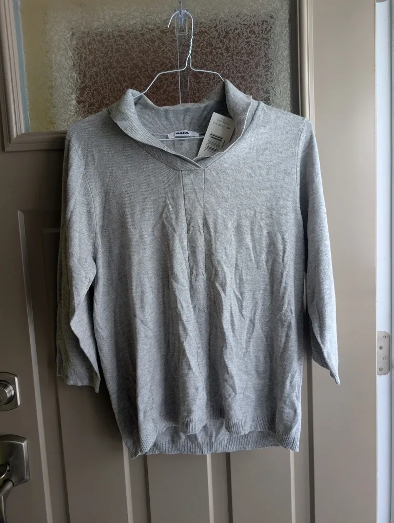BNWT Womens sz lg Alia sweater