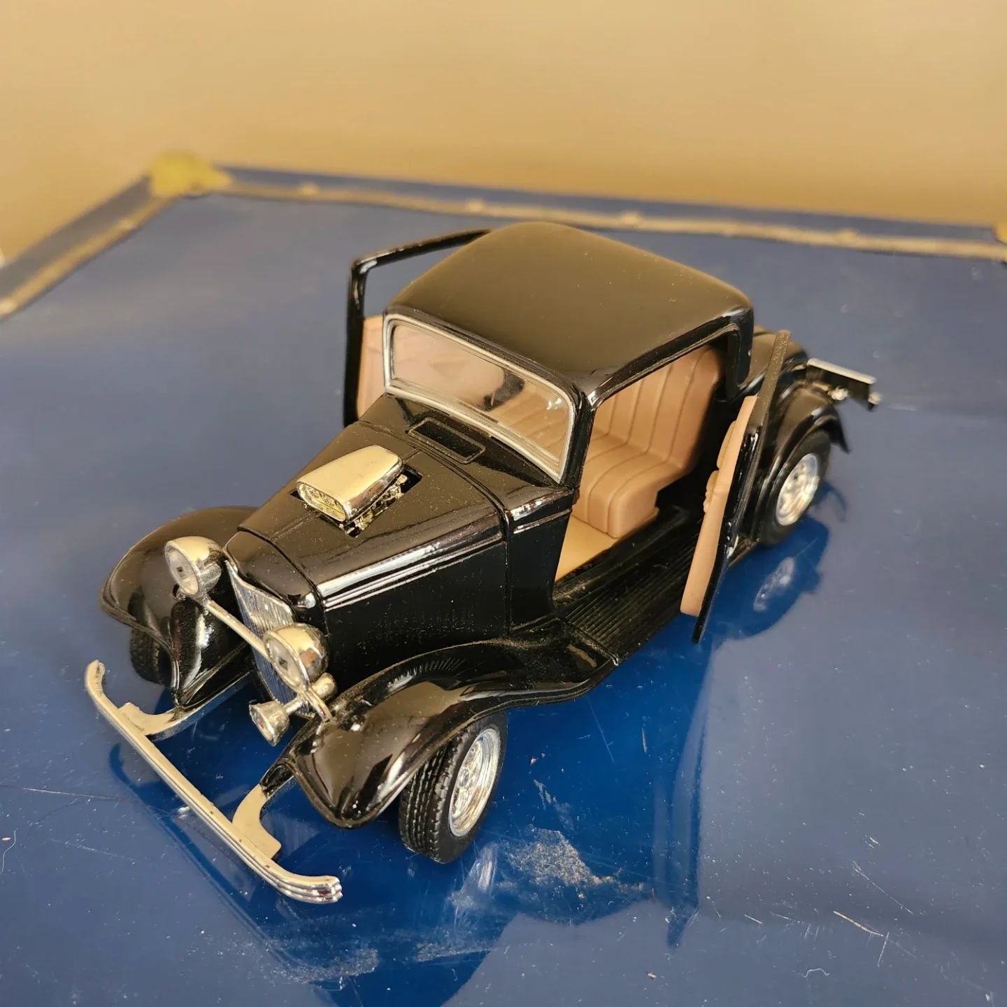 Vintage Diecast Model Cars - Set of 2 image indicator(2)