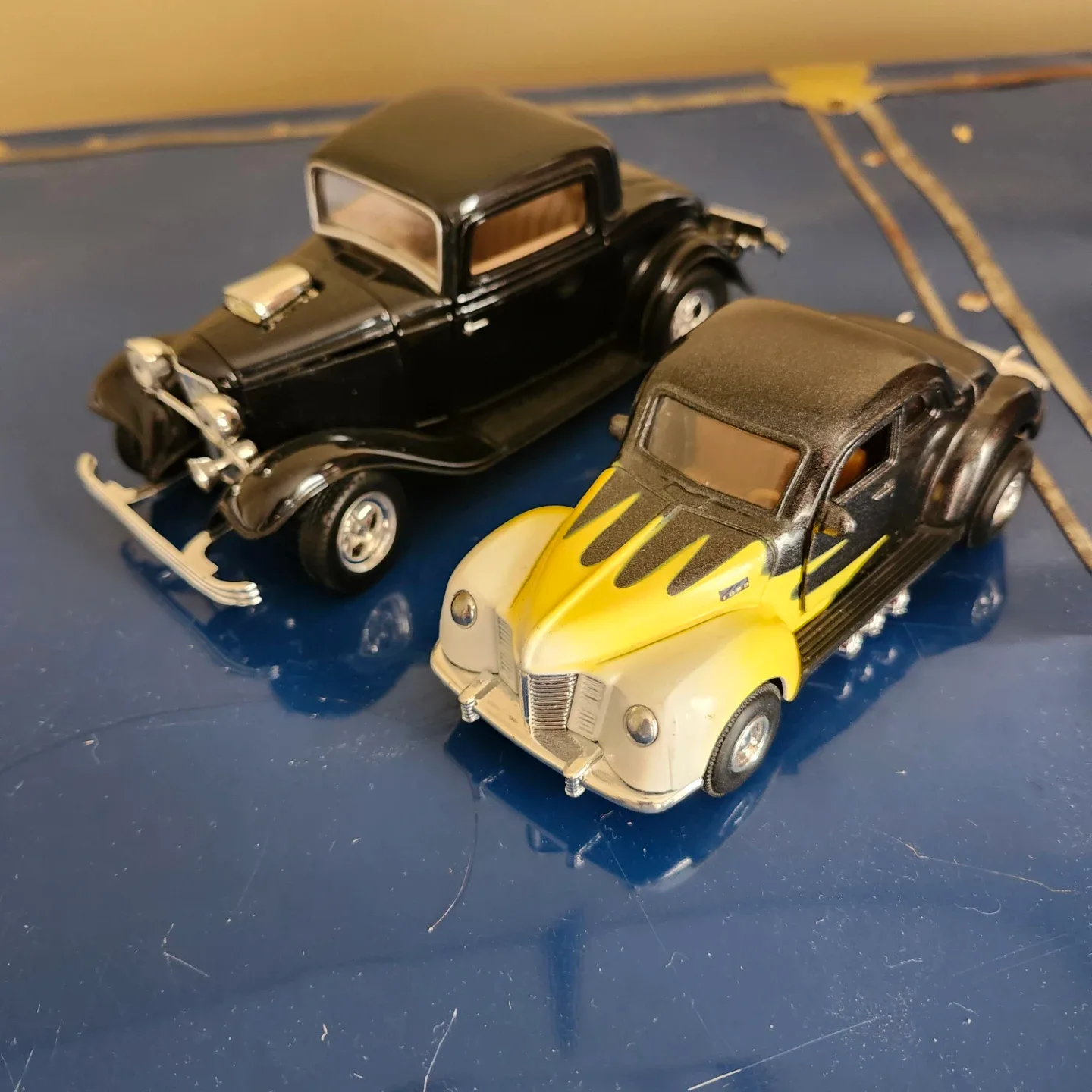 Vintage Diecast Model Cars - Set of 2 image indicator(5)