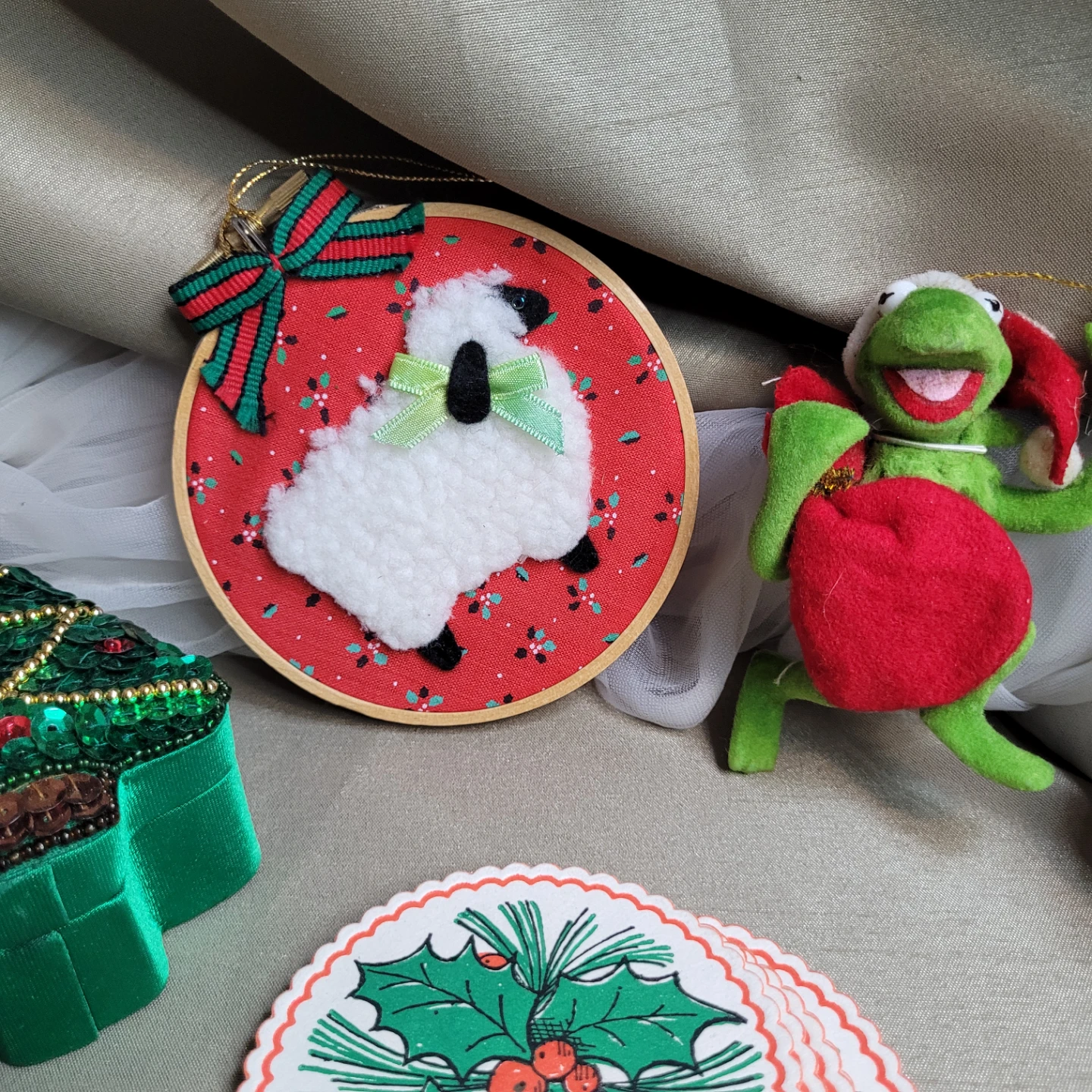 Mix Misc lot of Mostly Vintage Christmas Holiday Hanging etc.. - photo 5