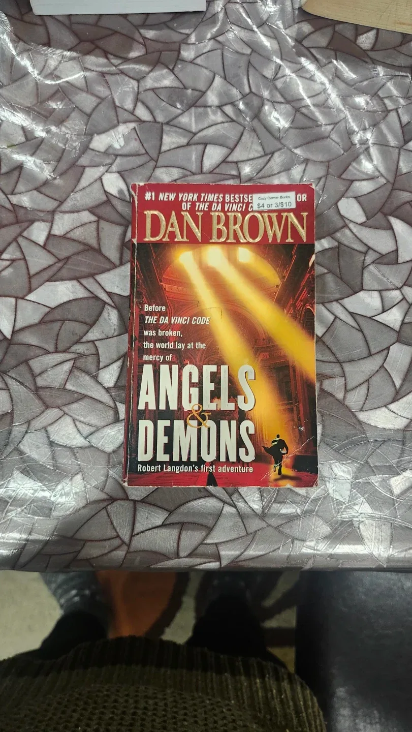 Book sale - Jeffrey Archer, Dan Brown