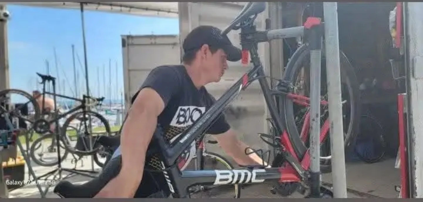 Bicycle, scooter and electric bicycle mechanic - photo 4
