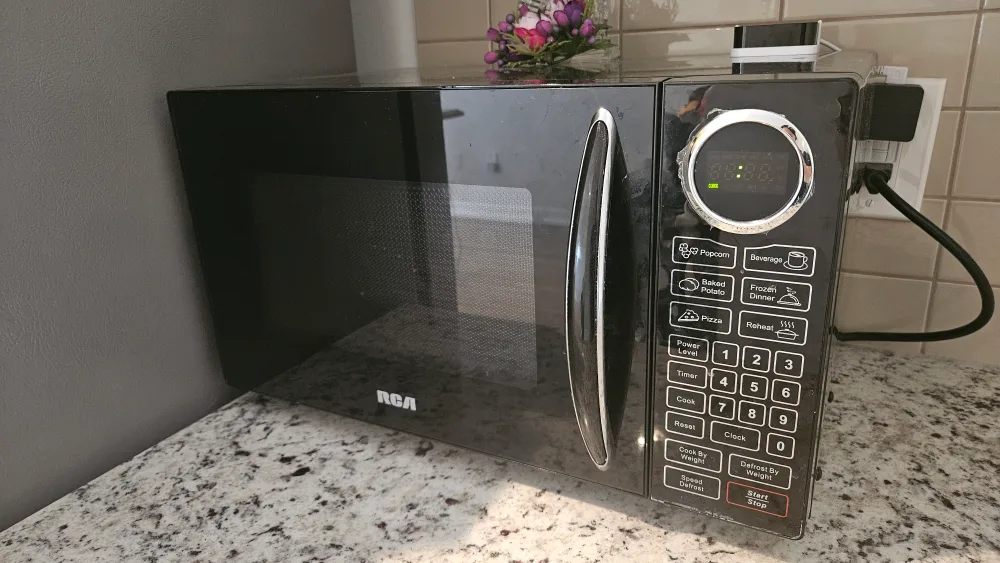 RCA Microwave - Black