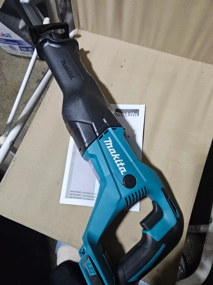 Makita DJR186 Reciprocating Saw - Cordless