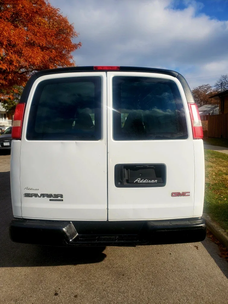 GMC Savana Cargo Van image indicator(5)