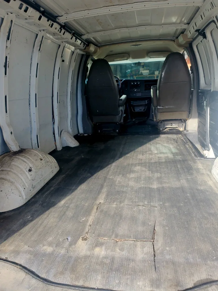 GMC Savana Cargo Van image indicator(10)