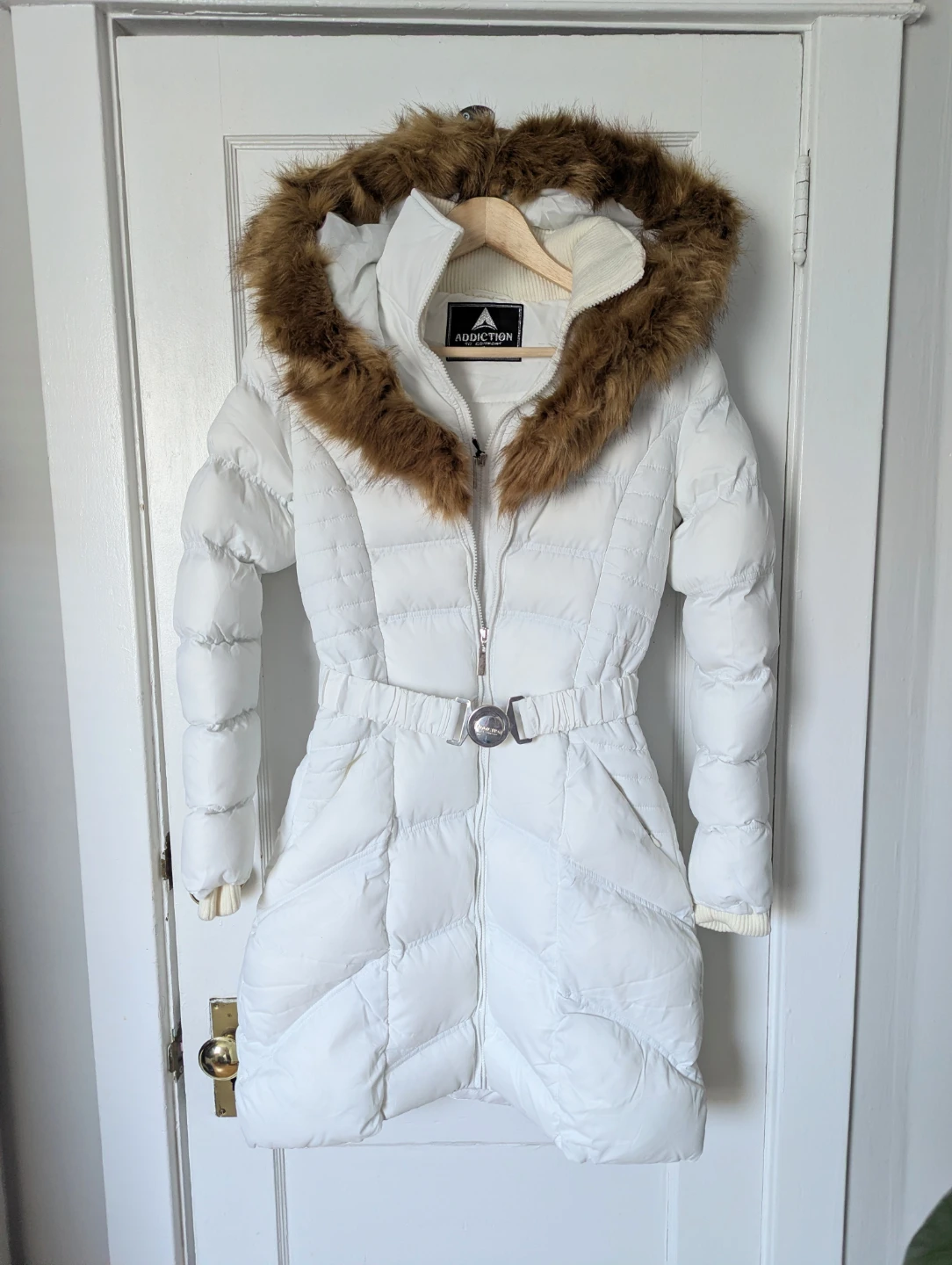 Addiction Puffer Coat - White