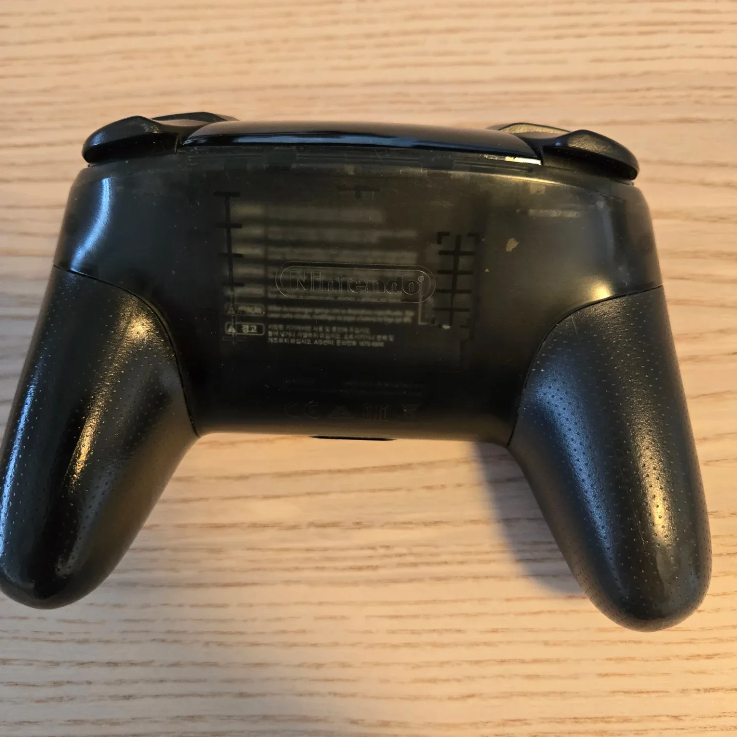 Nintendo Switch Pro Controller. Official. Sell/trade. image indicator(2)