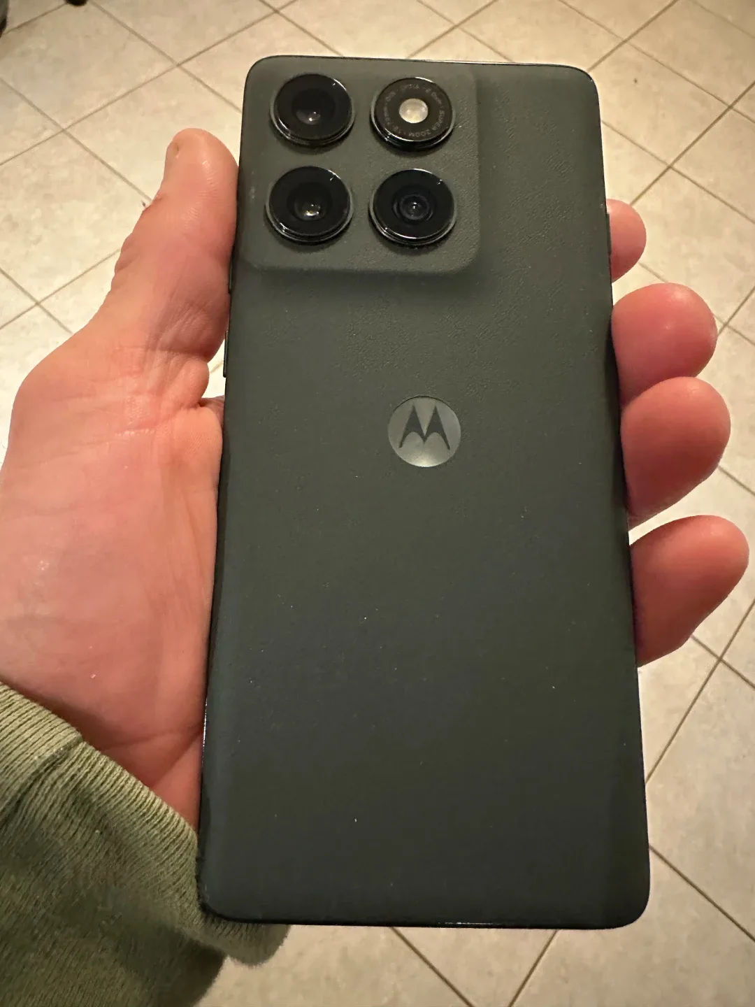 Moto edge 2025 256g in new condition 3 weeks old