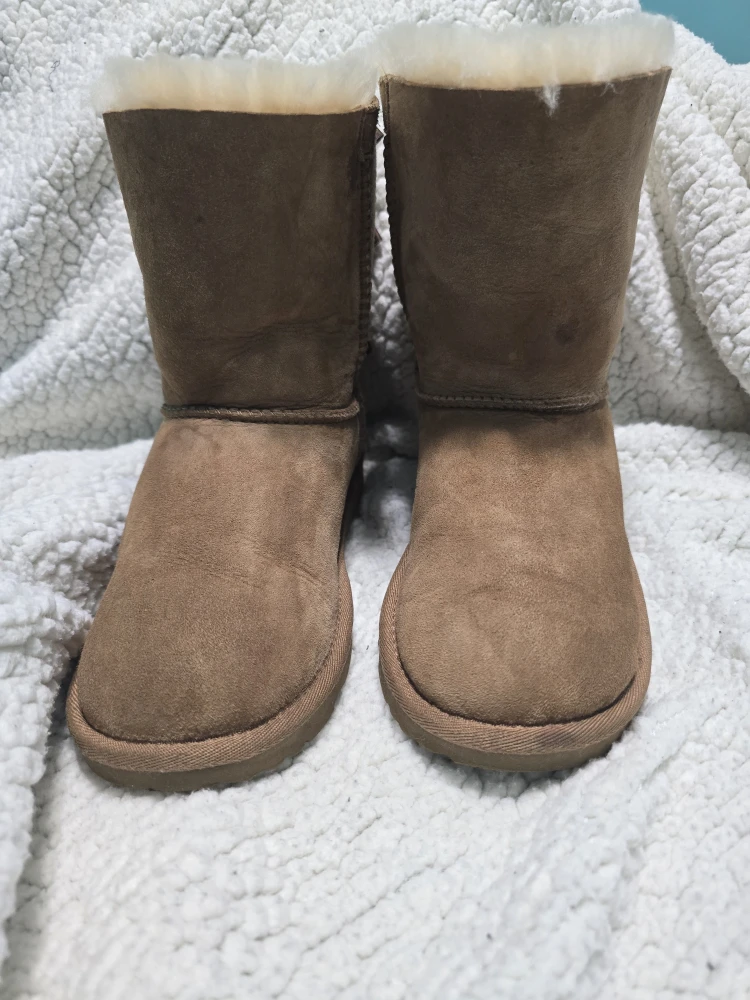 Kids UGG Bailey Bow II Boots Size 3 Chestnut - photo 2