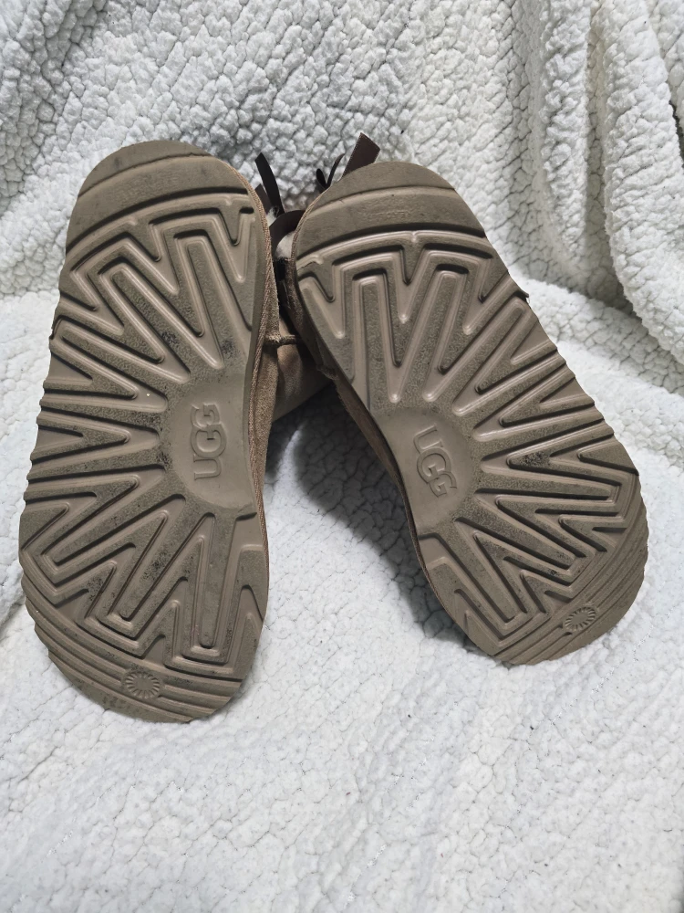 Kids UGG Bailey Bow II Boots Size 3 Chestnut - photo 4