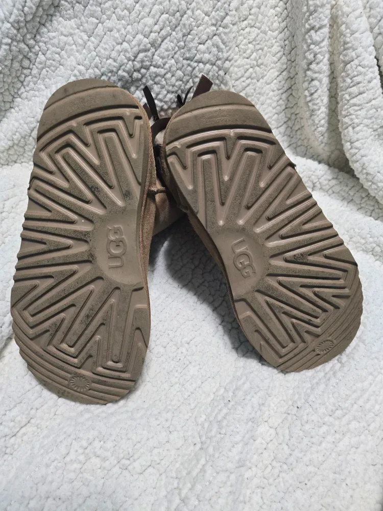 Kids UGG Bailey Bow II Boots Size 3 Chestnut image indicator(4)