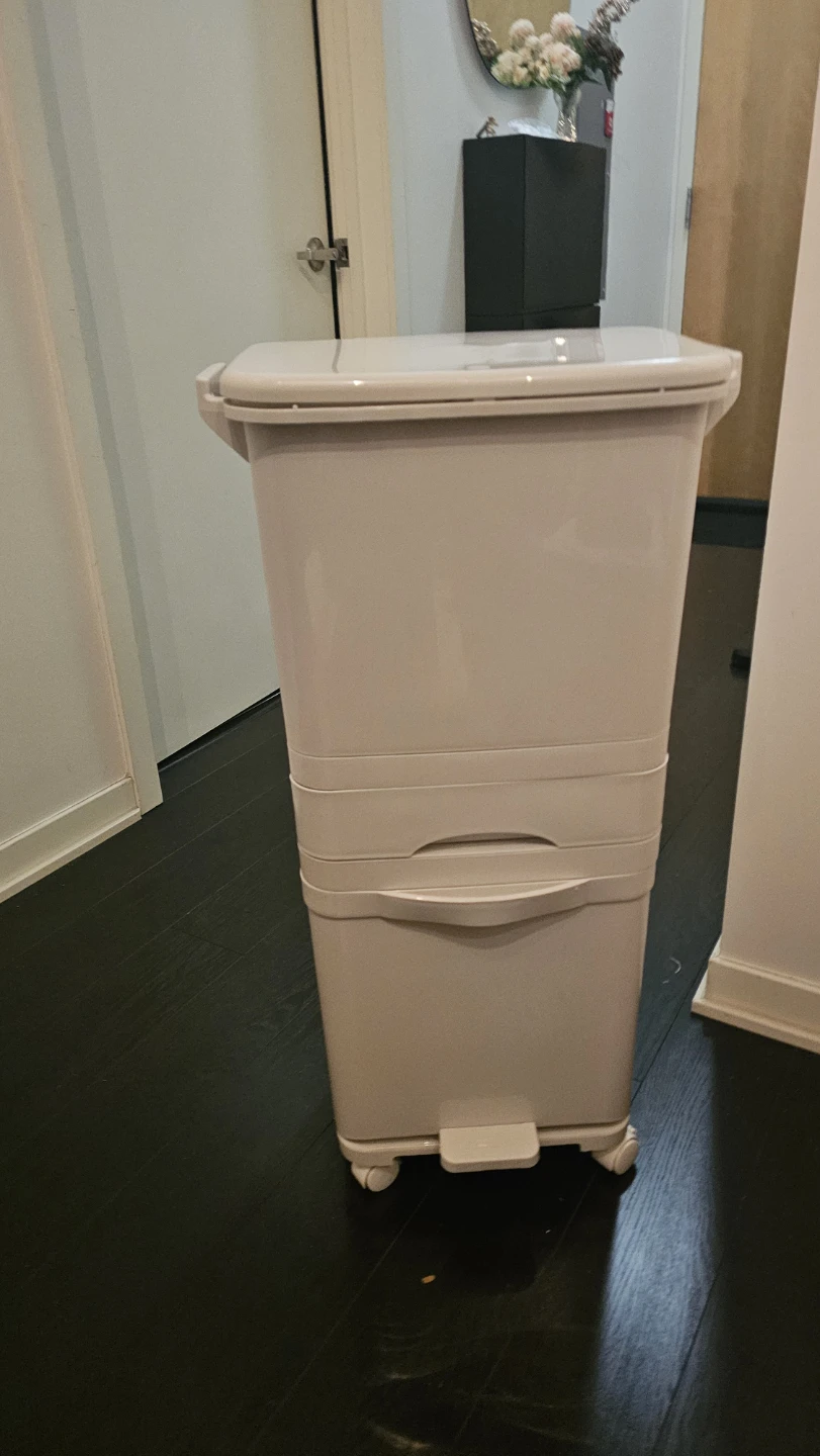 White Pull-Out Kitchen Trash Can / Storage - photo 2