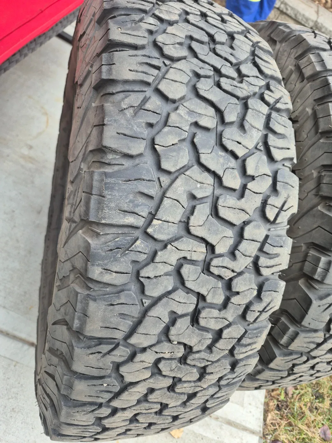 Lt 275/70r18  BFGoodrich All-Terrain T/A KO2 set of Tires image indicator(3)