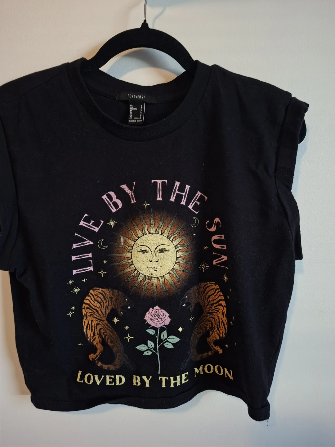 Forever 21 "Live by the Sun Loved by the Moon" Top (S)