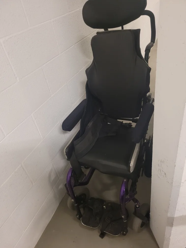 QUICKIE RECLINING WHEEL CHAIR