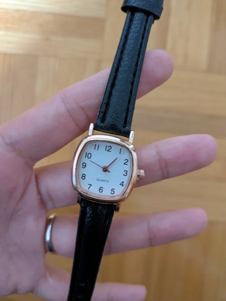 Brand new Elegant black watch (battery works)