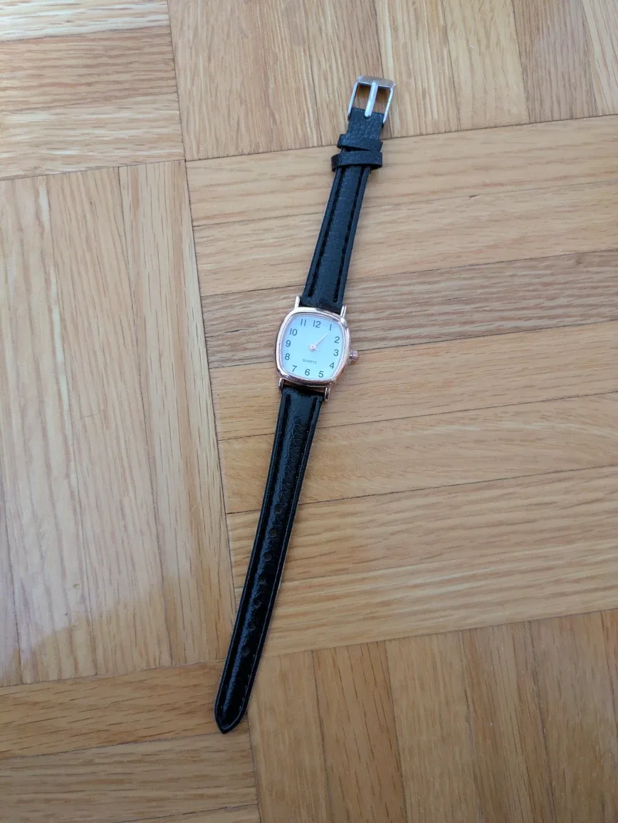 Brand new Elegant black watch (battery works) image indicator(2)