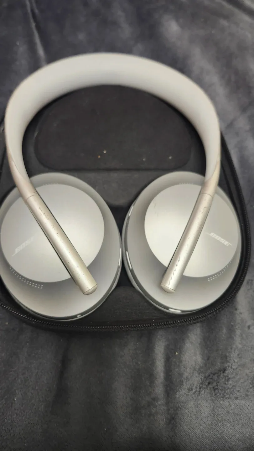 Bose Noise Cancelling Headphones 700 - Silver