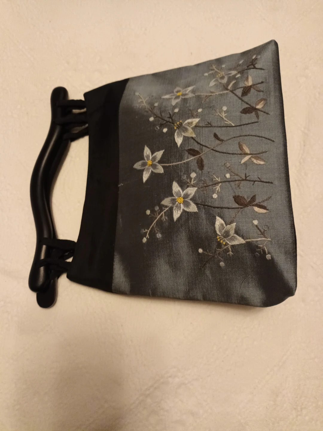 Elegant embroidered silk purse with Black Handles - photo 2