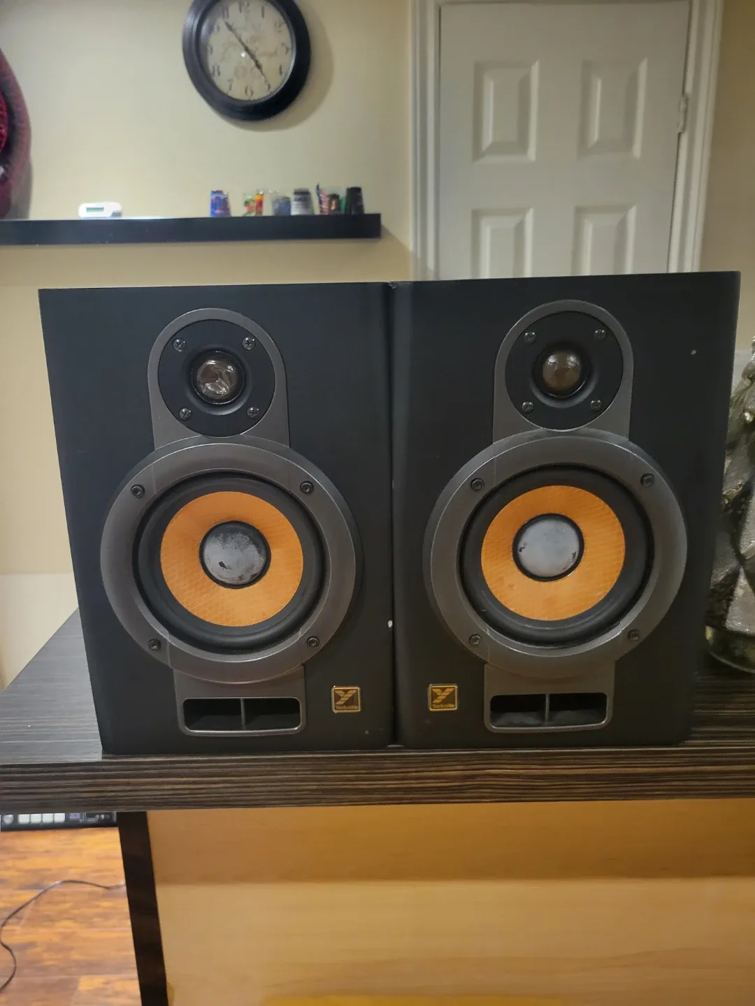 Yorkville YSM2P Active Studio Monitor image indicator(3)