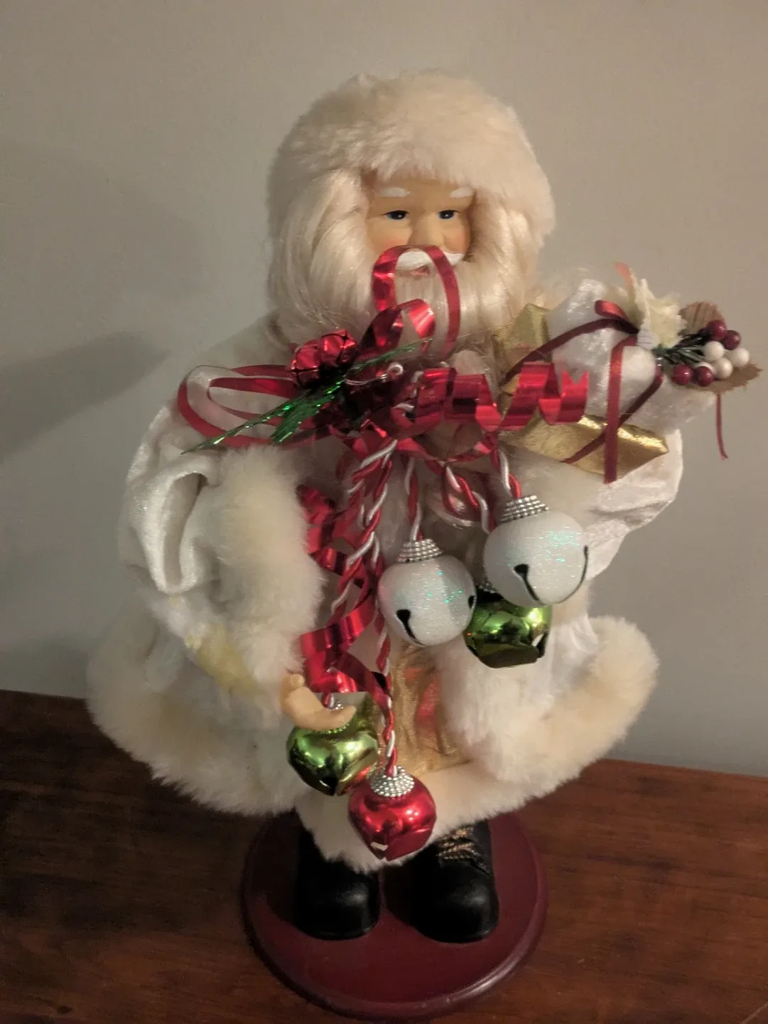 Christmas Santa Claus Figurine