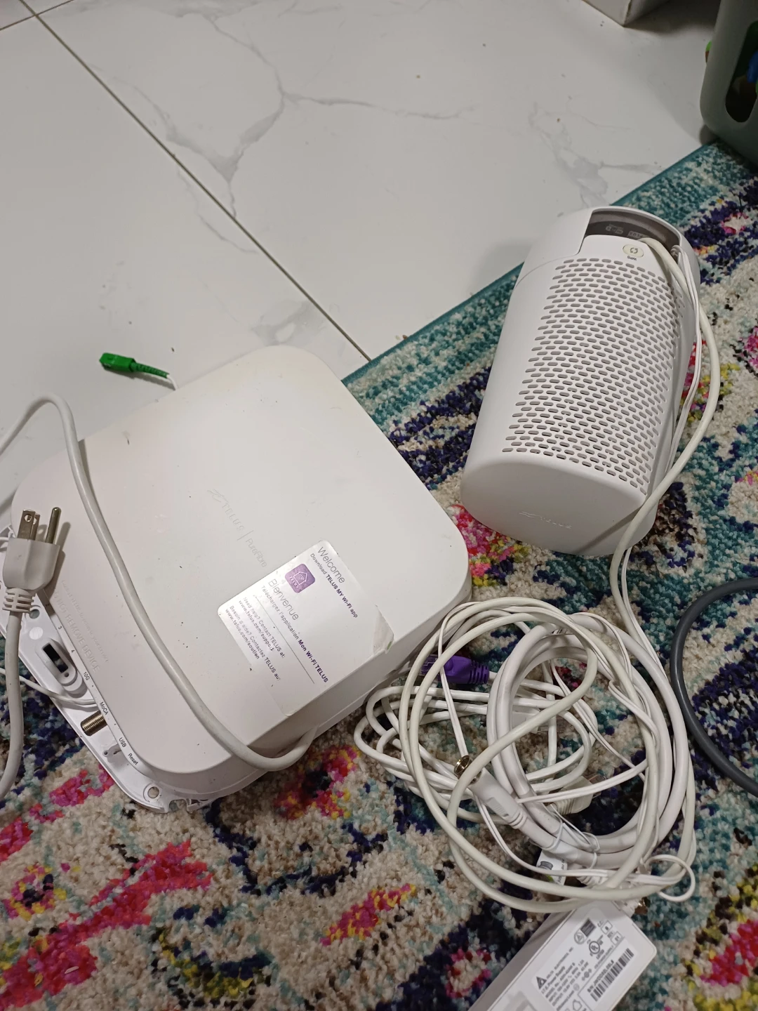 TELUS Elementus WiFi Hub & Bose Speaker - photo 2