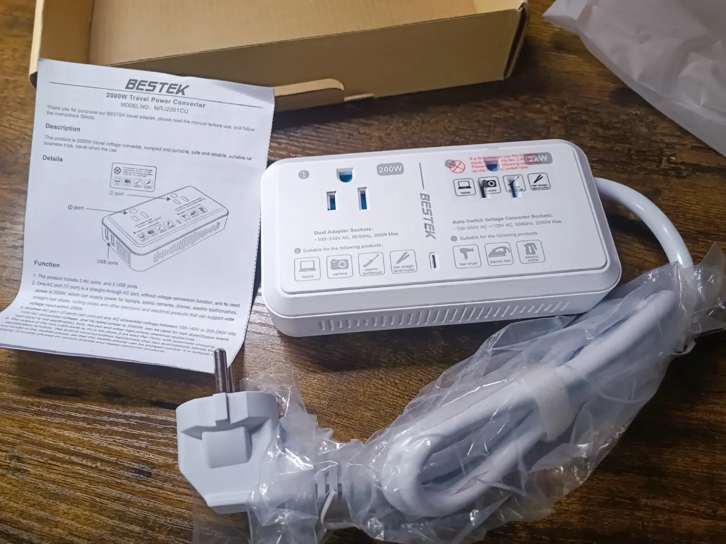 BESTEK 200W Travel Power Converter - New in Box!