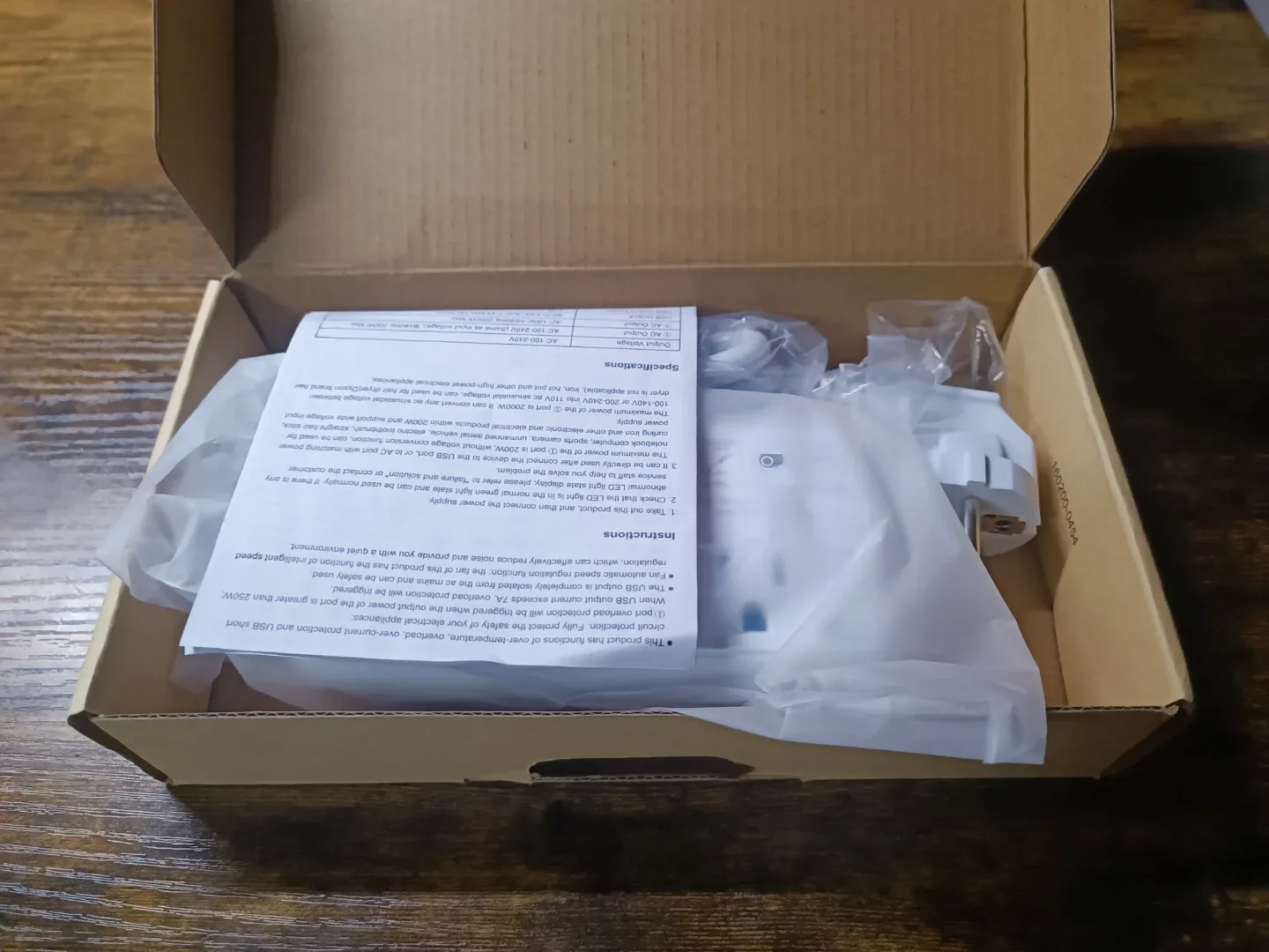 BESTEK 200W Travel Power Converter - New in Box! image indicator(3)