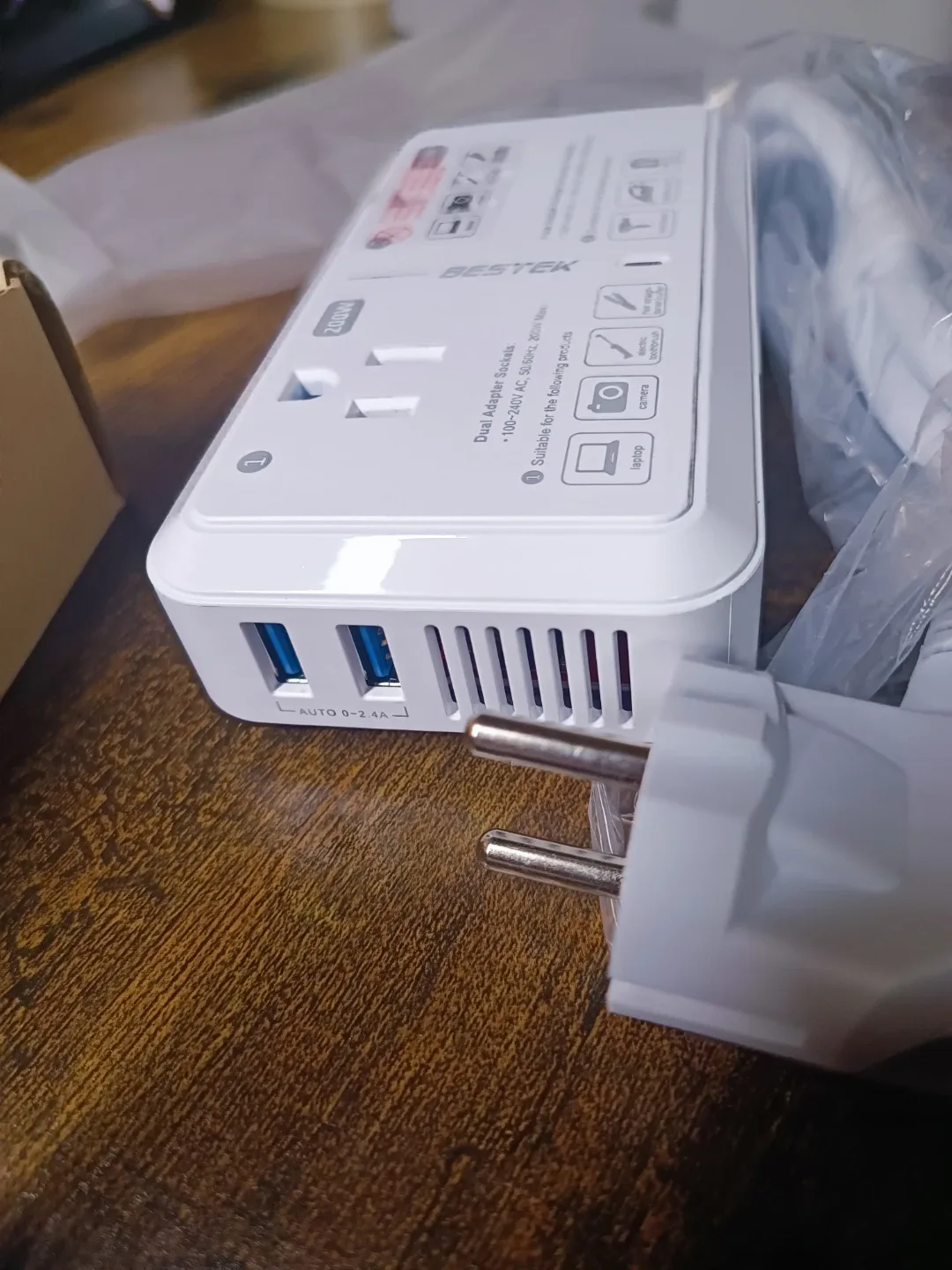 BESTEK 200W Travel Power Converter - New in Box! image indicator(4)