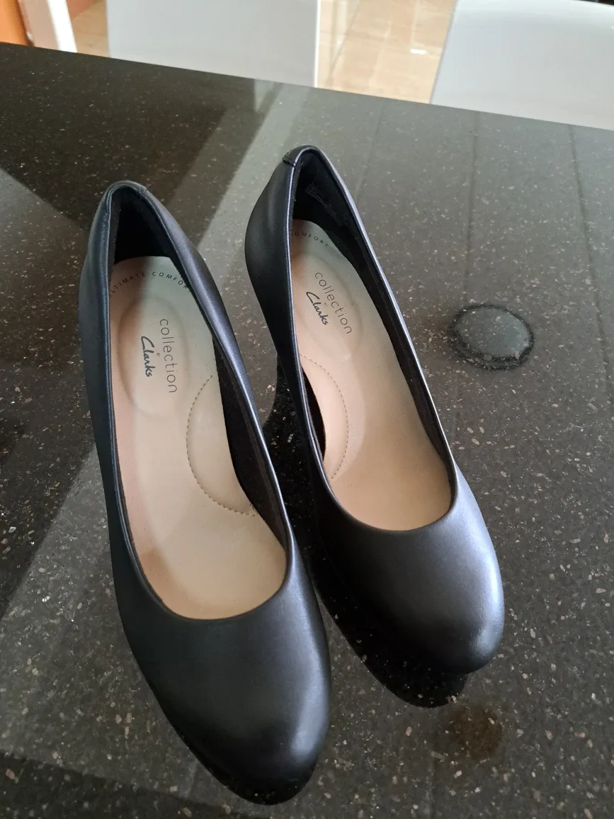 Clarks Collection Black 5 1/2 US image indicator(3)