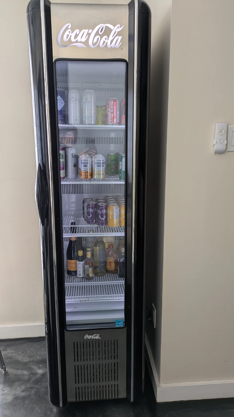 Coca-Cola Vintage Style Beverage Fridge - photo 3
